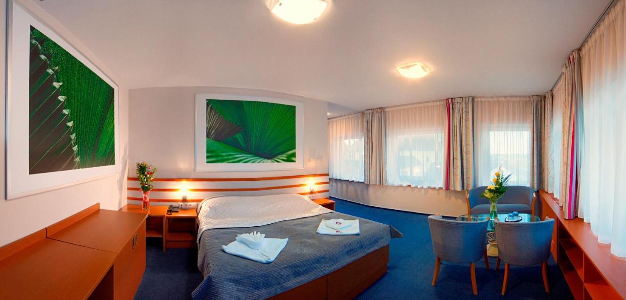 Hotel Air Holic Экстерьер фото